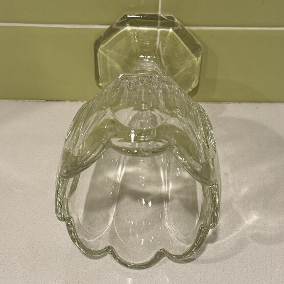 Vintage Two’s Company Clear Glass Paneled Vase – 7 ⅜″ (circa 1964) - Picture 3 of 7